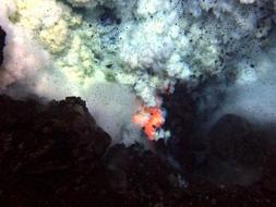Filman por primera vez la erupción explosiva de un volcán submarino