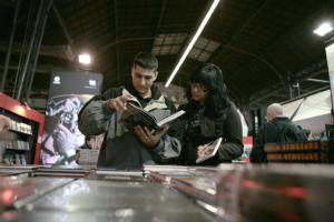 Dos aficionados, ayer en el Salón del Cómic JOB VERMEULEN