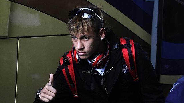 Neymar niega que esté negociando con el Real Madrid