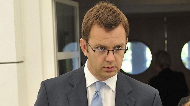 La Policía interroga al ex jefe de Prensa de Cameron