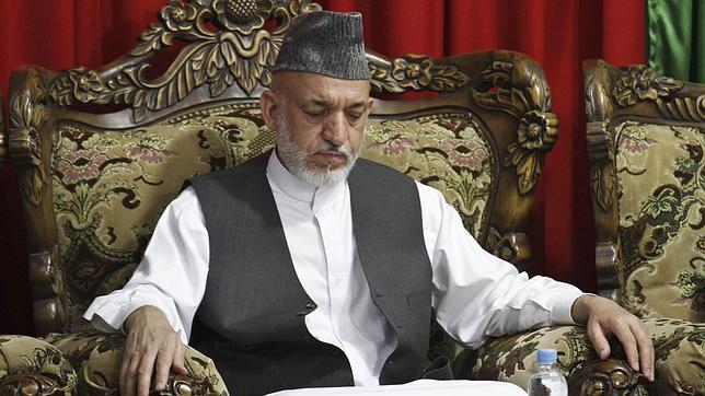 El gobernador de Helmad sale ileso de un atentado cuando se dirigía al funeral de del hermano de Karzai