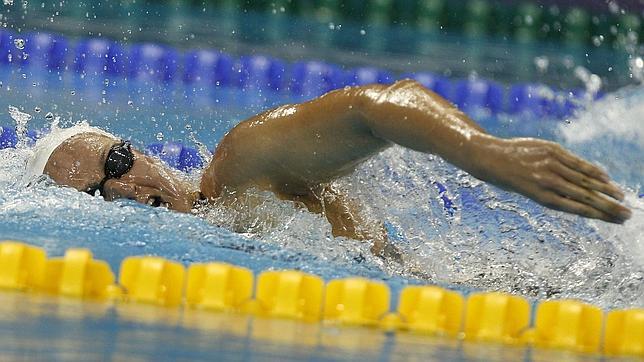 Costa bate el récord de España de los 200 libres y se clasifica para semifinales