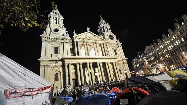 Los «indignados» de Londres no abandonan su campamento pese al ultimátum