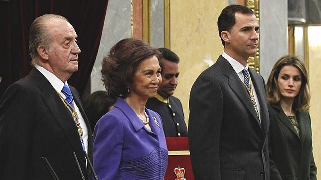 El Rey pide a los parlamentarios que devuelvan la confianza en las instituciones