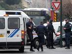 Directo: Tres detonaciones para intimidar al asesino atrincherado