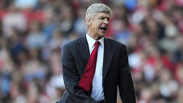 La UEFA multa a Wenger con tres partidos y 40.000 euros