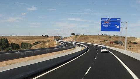 La crisis saca dos de cada diez vehículos de las carreteras