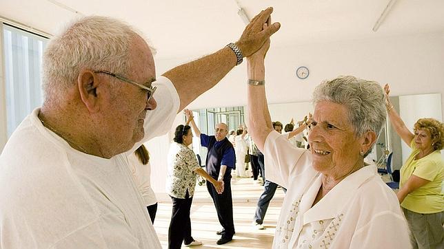 La OMS prevé que en cinco años habrá por primera vez más mayores de 65 años que menores de 5