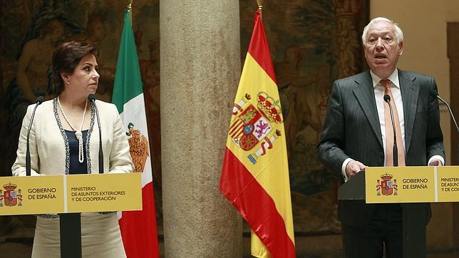 Margallo: «¿Qué pasaría si barcos armados españoles impidieran a barcos británicos pescar en aguas británicas?»