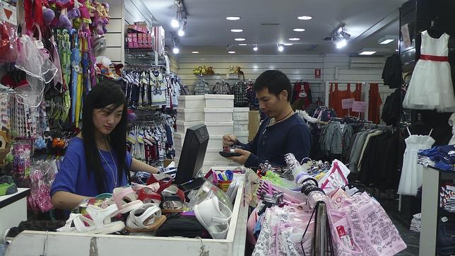 Los locales de alimentación chinos y árabes copan las licencias de apertura en la capital