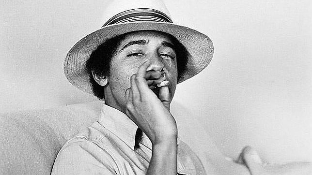 Obama fumó porros con «absorción total»