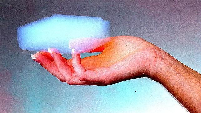 El «humo congelado», el material del futuro, llega a casa