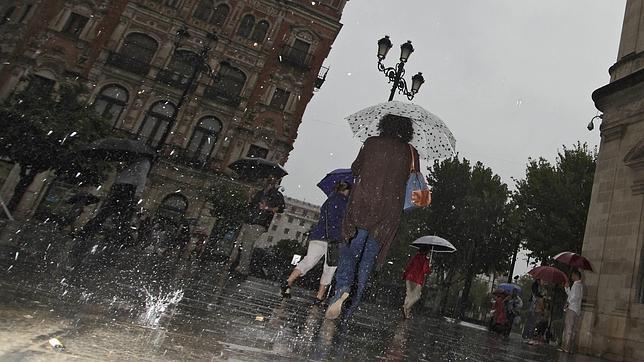 Alerta roja en Málaga por lluvias y aviso naranja o amarillo en otras 24 provincias