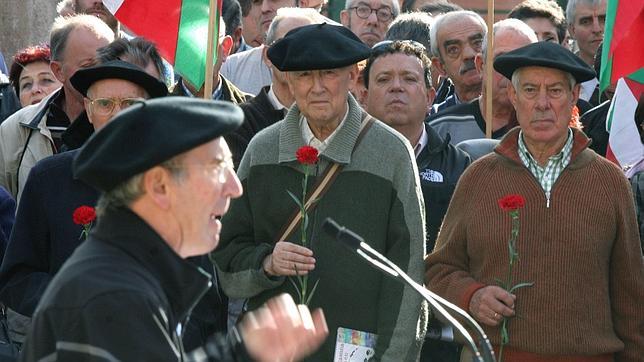 Un cura trabucaire en las candidaturas de Bildu