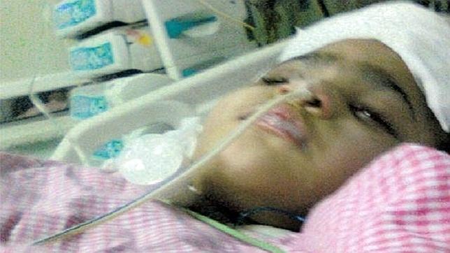 Muere Lamaa, una niña saudí de cinco años torturada por su padre