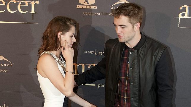 La familia de Robert Pattinson no perdona la infidelidad de Kristen Stewart