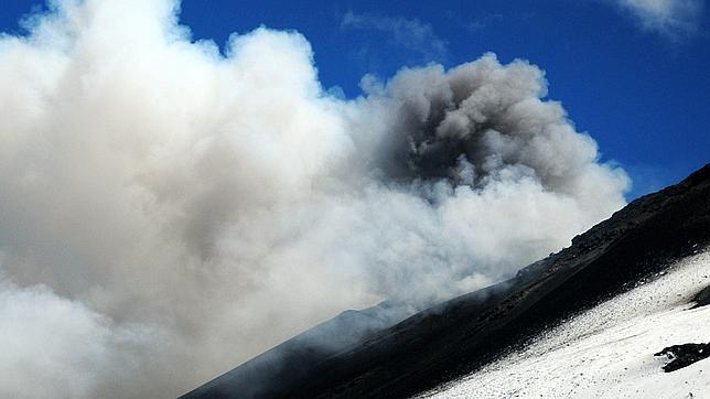 Organizan La Evacuacion Por Erupcion Del Volcan Copahue Entre Argentina Y Chile