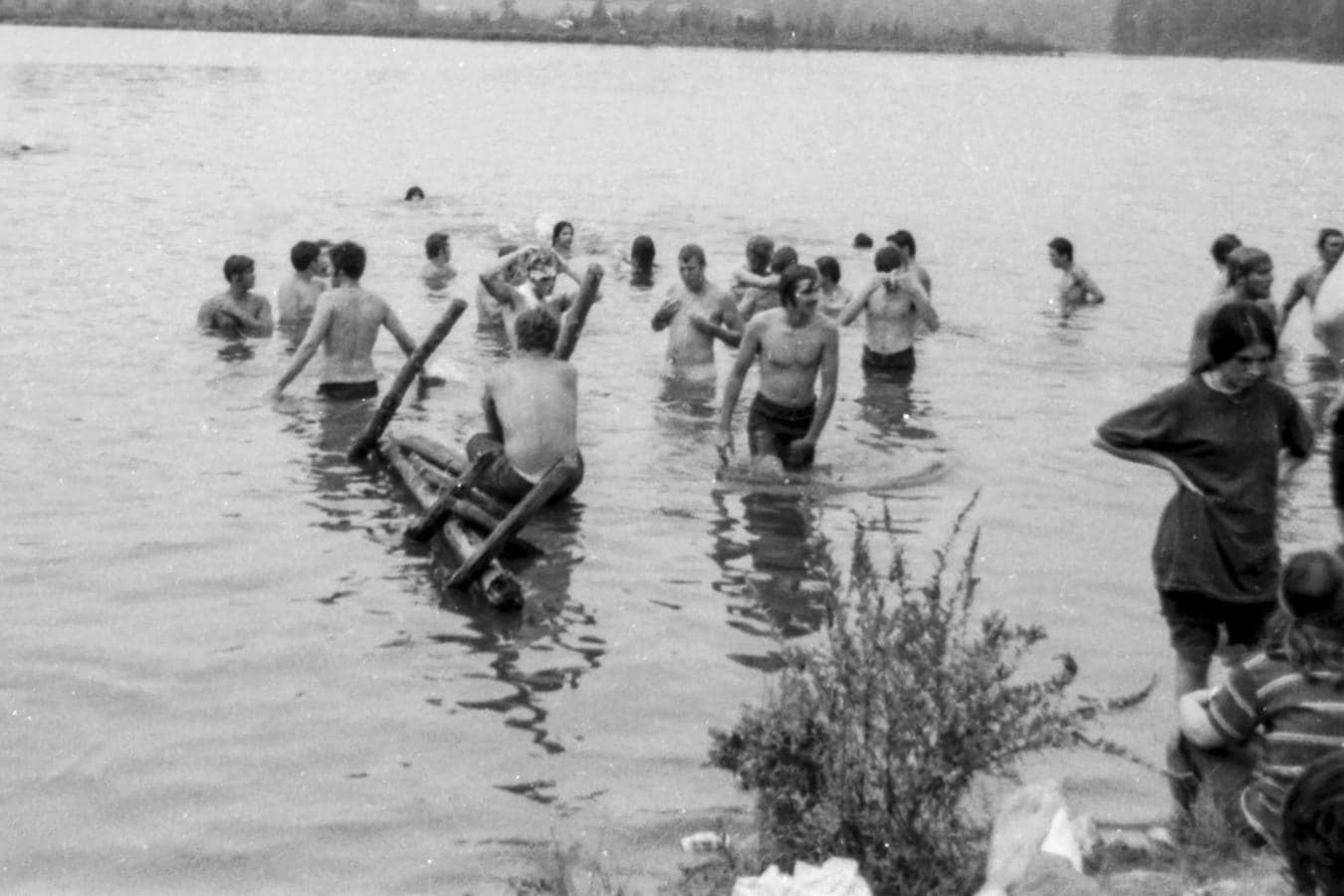 Repasamos algunas de las fotos mÃ¡s icÃ³nicas del mÃ­tico festival de 1969, uno de los hitos de la cultura del siglo XX. En la imagen, el bus que se hizo mÃ­tico gracias al documental Â«Woodstock: 3 dÃ­as de paz y mÃºsicaÂ», que se estrenÃ³ en 1970