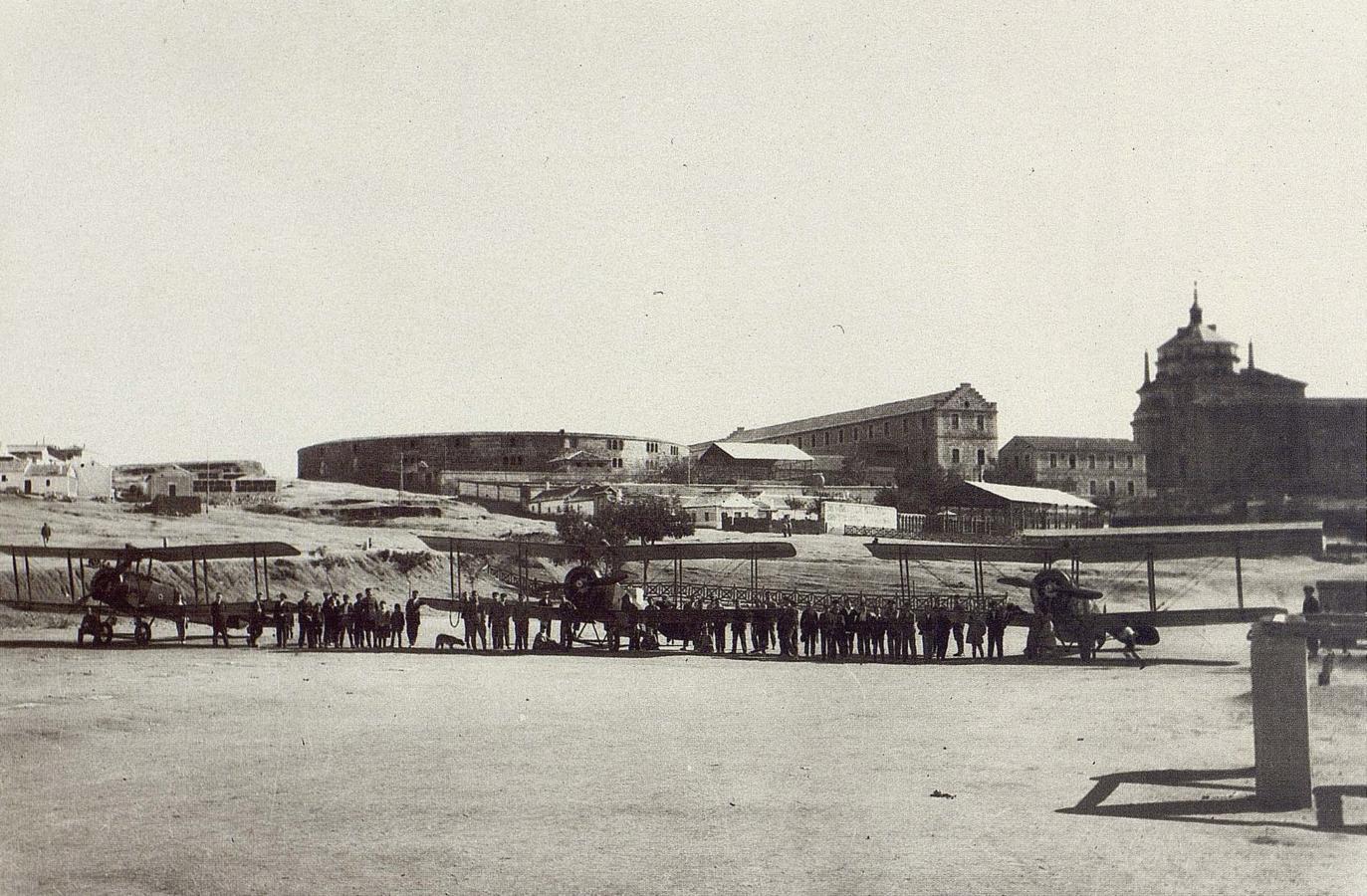 Aviones Avro de la Escuela de Alcalá de Henares en el Polígono de Tiro de Toledo el 25 de octubre de 1924. Fotografía de Rodríguez. Archivo Histórico Provincial de Toledo