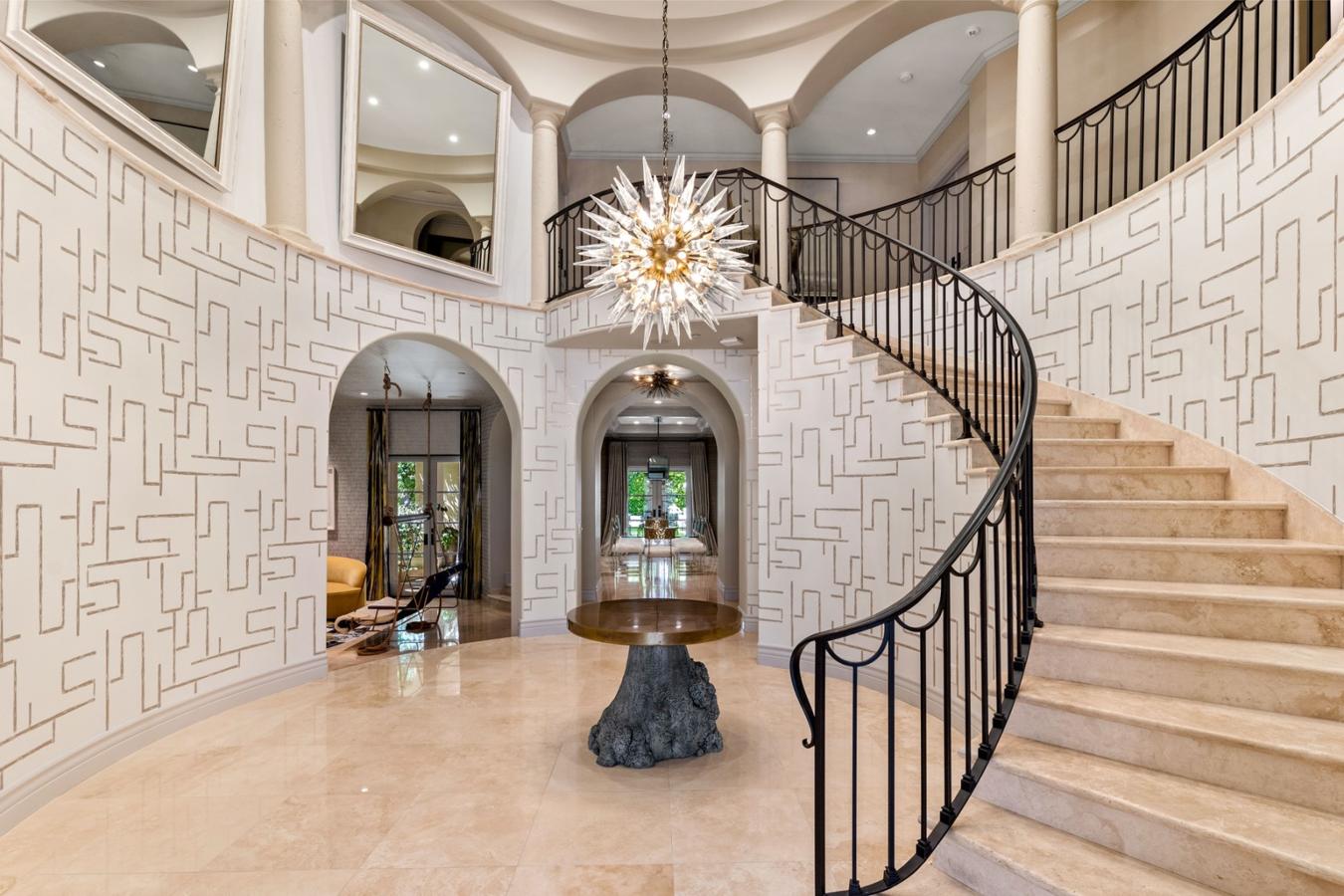 Kaley Cuoco vende, por 3,65 millones, la mansión que compró a Khloé