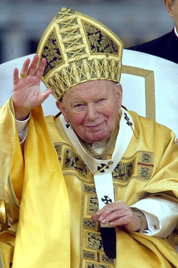 Cien años del nacimiento de Juan Pablo II en imágenes
