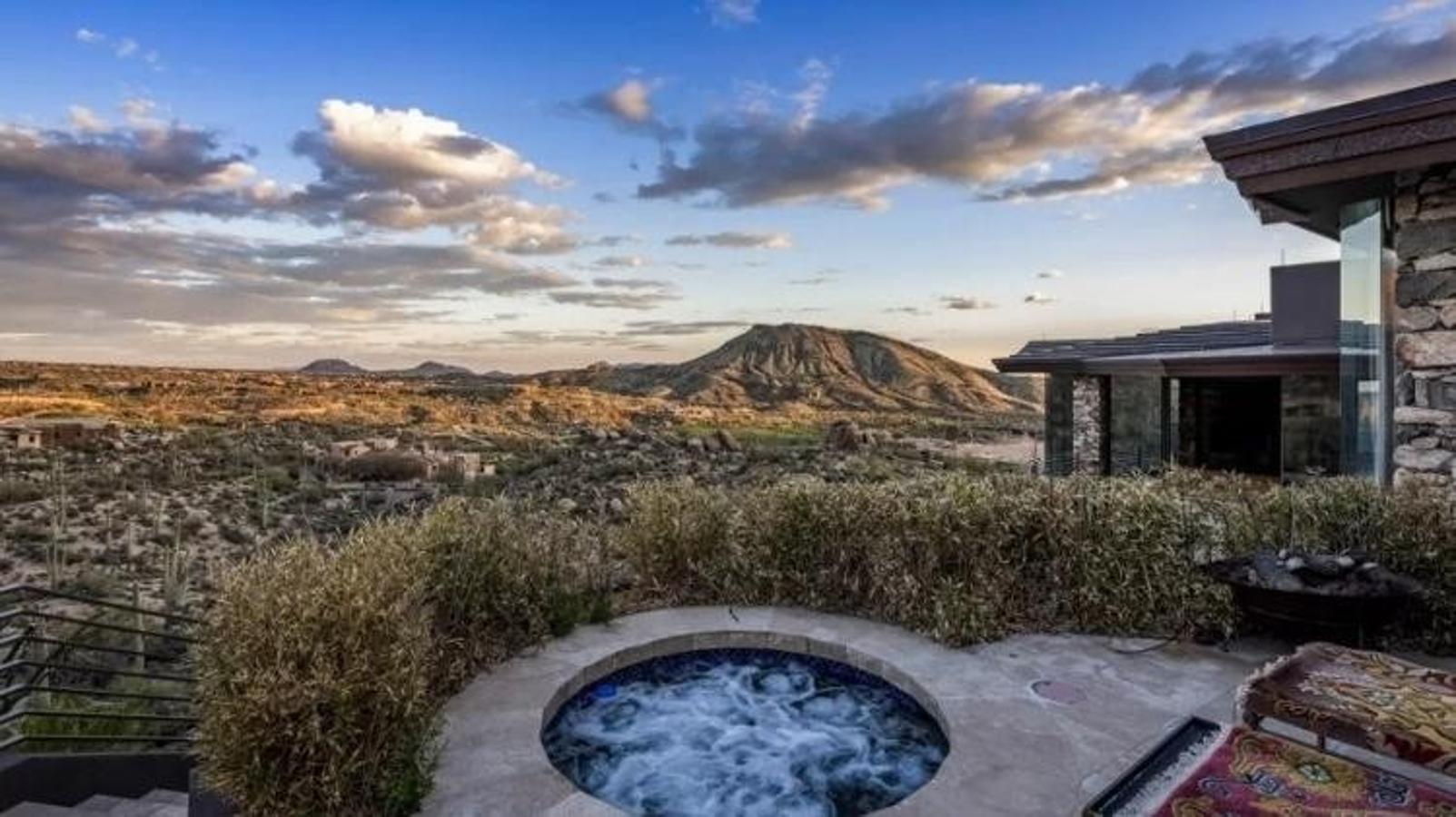 Así es la mansión a prueba de balas que vende Steven Seagal