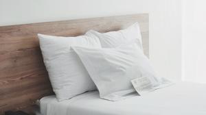 Las mejores almohadas cervicales que te ayudarán a dormir en la postura correcta