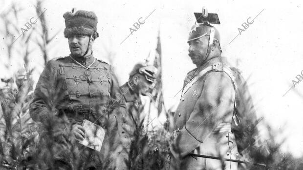 El káiser en el campamento. El Emperador de Alemania (X), informándose de las operaciones realizadas por su ejército en septiembre de 1914