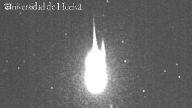 Youtube: Una bola de fuego tan brillante como la luna sobrevuela el