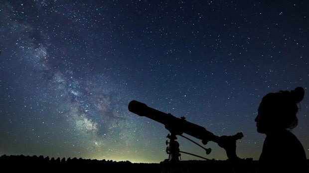Se recomienda no usar ningún instrumento para verlas. En todo caso, se pueden tomar fotografías, pero hay que tener en cuenta una serie de consejos