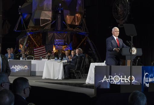 El vicepresidente Mike Pence durante el National Space Council
