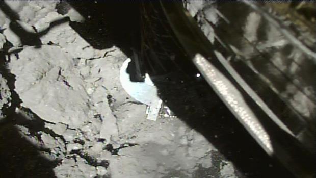 Imagen de la toma de contacto de la nave con el asteroide Ryugu