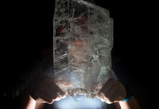 Uno de los cristales de la geoda de Pulpí