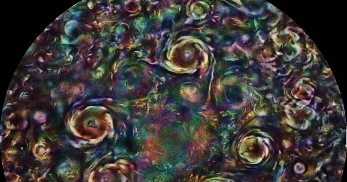 Las impresionantes imágenes de los ciclones de Júpiter