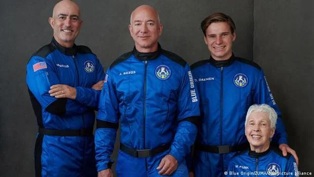 Se puede considerar astronautas a Jeff Bezos y Richard Branson? Un nuevo  reglamento lo pone difícil
