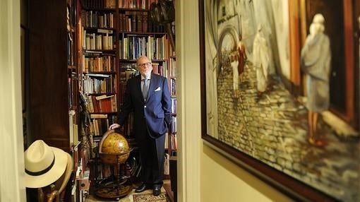 Mauricio Wiesenthal, en el relicario de su casa