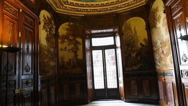 El comedor de invierno del palacio, con los tapices de nuevo en su lugar original