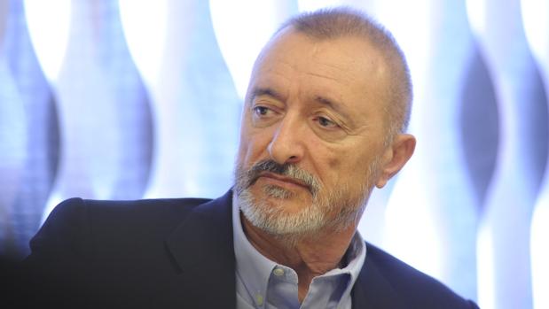 El escritor Arturo Pérez-Reverte