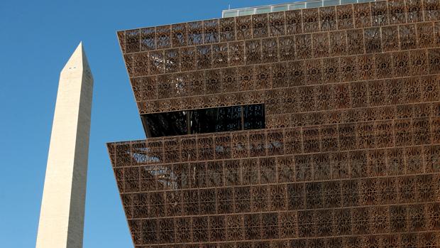 El museo en el National Mall, junto al Obelisco washingtoniano