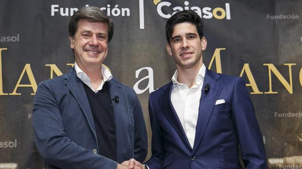 Cayetena Martínez de Irujo y Alberto López Simón, en su encuentro sevillano