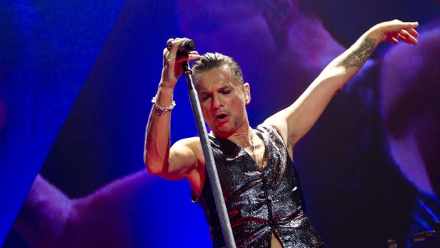 Dave Gahan, vocalista de Depeche Mode, durante un concierto de la banda