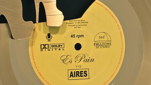 Detalle de uno de los vinilos de la serie «Es Pain», de Carlos Aires