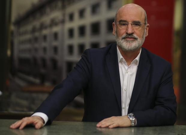 Fernando Aramburu, fotografiado en la sede del Instituto Cervantes en Madrid