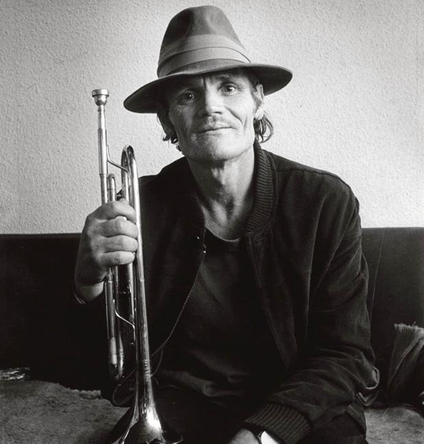 Chet Baker, con su inseparable trompeta