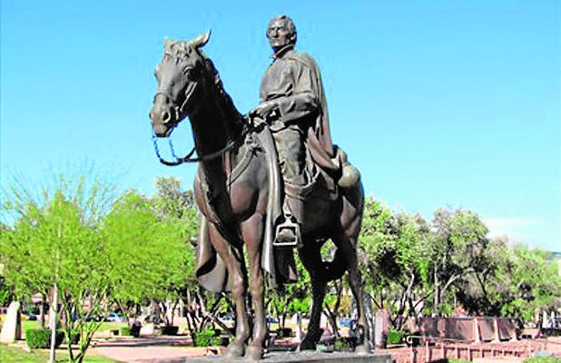 Estatua en honor de Eusebio Kino, uno de los protegidos de la duquesa de Aveiro