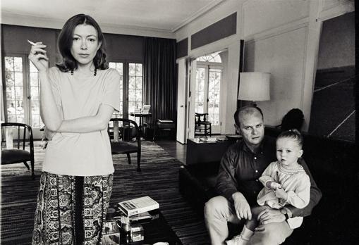 Joan Didion, amb el seu marit i la seva filla, a casa de Malibú