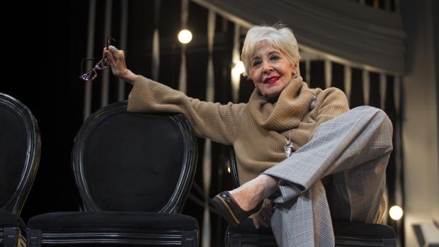Concha Velasco, en el escenario del teatro de La Latina, donde interpreta «El funeral»