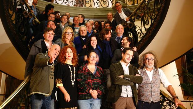 La nueva junta directiva de la SGAE, con el gaitero Hevia, su presidente, a la cabeza