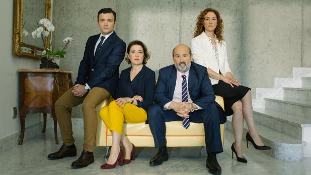 Javier Cámara, María Pujalte, Nuria Mencía y Adam Jezierski, en «Vota Juan».