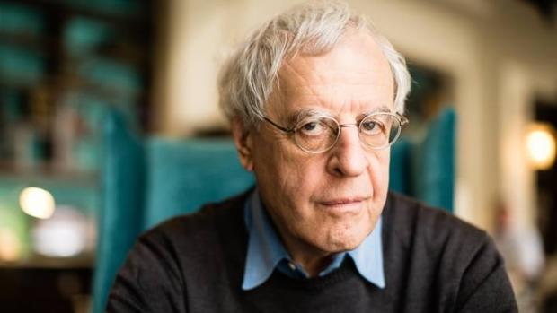 Charles Simic es uno de los mejores poetas vivos